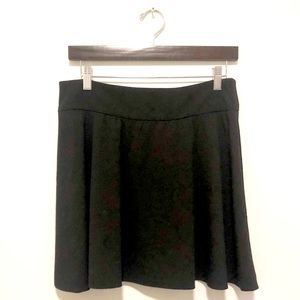 Alice + Olivia black mini skirt size 6